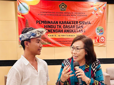 Santy Sastra Inspirasi di Kegiatan Pembinaan Karakter Siswa Hindu Angkatan I Tingkat Dasar 2024