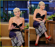 Celebrities & Entertainment News, miley cyrus v: Miley Cyrus'tan Çarpıcı Bir .
