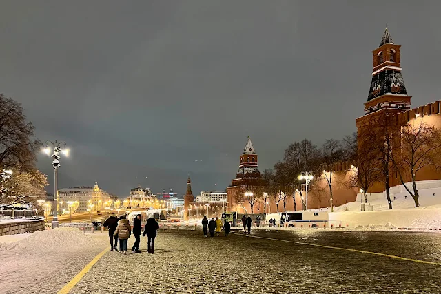 Красная площадь, площадь Васильевский Спуск, Кремль