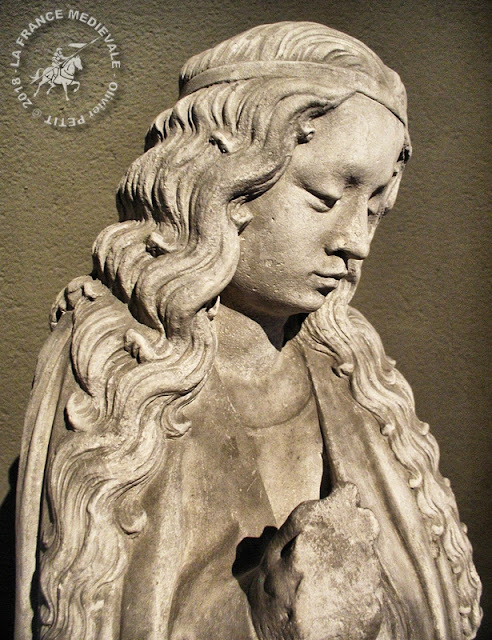 AUTUN (71) - Musée Rolin : Statue de Sainte-Marguerite (1462)