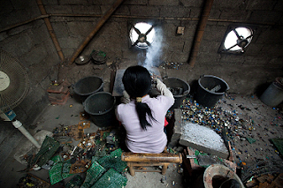 http://stephenleahy.net/2012/02/07/toxic-electronic-waste-grows-by-40-million-tonnes-a-year-poisons-kids-in-africa/