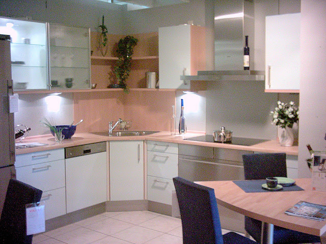 kabinet dapur apartment kecil 