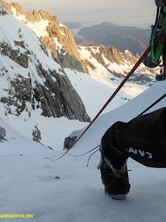 Guias de alta montaña de Picos de Europa Fernando Calvo Gonzalez UIAGM  escaladas y alpinismo en picos de europa #zamberlan #rab #lowealpine #campcassin 