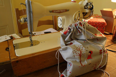 DIY:  Sew an Easy Project Bag @owlprintpanda.blogspot.co.uk