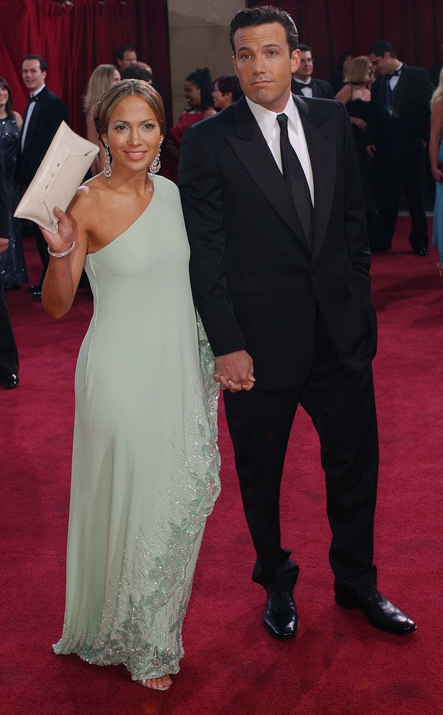 Jennifer Lopez y Ben Affleck se casaron en Las Vegas: el look de los novios, blanco y radiante