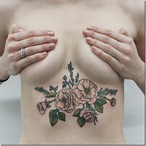 de_superbes_fleurs_sternum_tatouage