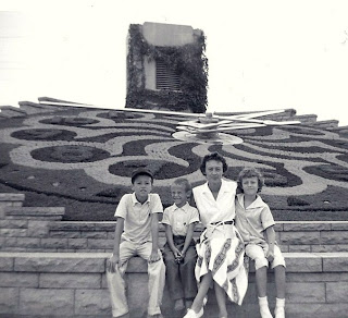 Niagara Falls Family Photo