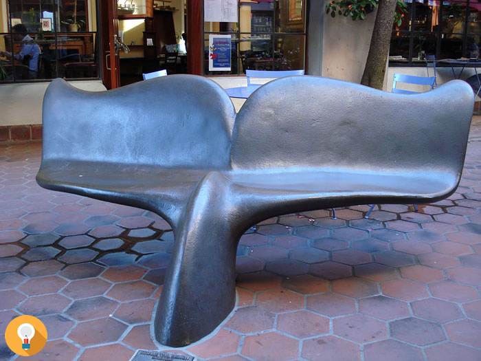 Las 15 sillas públicas más creativas del mundo-Cola de la ballena