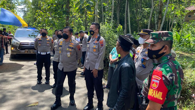 Kapolres Semarang Dampingi Pamatwil Pilkades di Kab. Semarang Beserta Danyon A Pelopor Brimob Polda Jateng