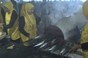 Ribuan Warga di Tuban Ramaikan Festival Bakar Ikan Massal