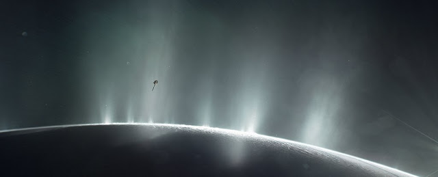 enceladus-bulan-saturnus-memancarkan-air-mancur-ke-luar-angkasa-astronomi