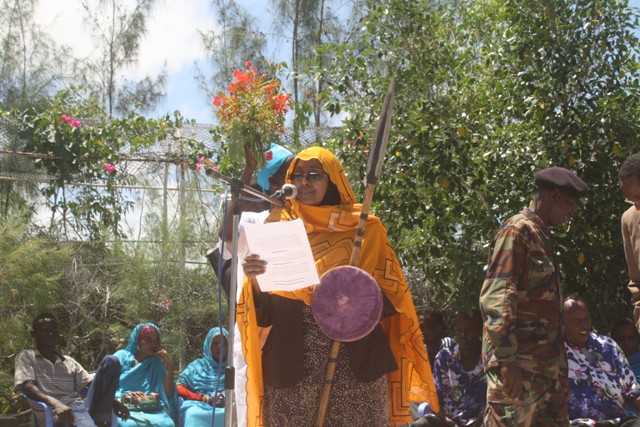 Daawo Sawirada Wasiirro, Xildhibaanno, Gudoomiyaal gobal iyo saraakiil wata waramo iyo gaashaan.