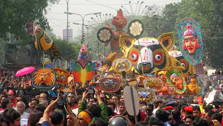 জাগ্রত, উদ্যত, নির্ভয় হওয়ার পণে মঙ্গল শোভাযাত্রা by ইসমাইল হোসেন ও মেহেদী হাসান পিয়াস