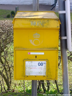 gammal, äldre, brevlåda, postlåda, gul låda, posten, kungliga postverket, snigelpost, 2002, foto anders n