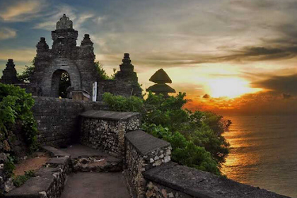 10 Gambar Wisata Pura Uluwatu Bali, Harga Tiket Masuk dan Rute Menuju Lokasi