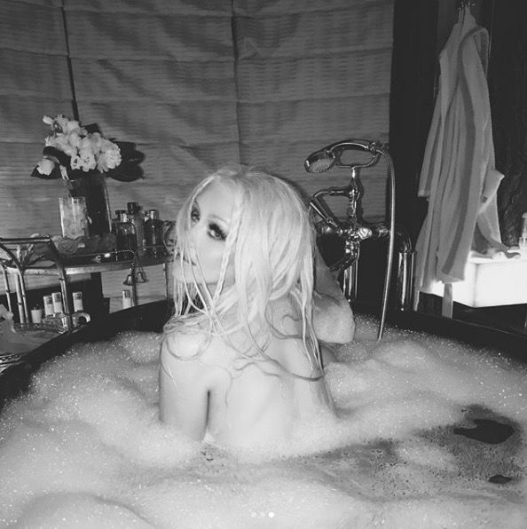 Christina Aguilera boob, Nude, Nipslip, Topless Photo