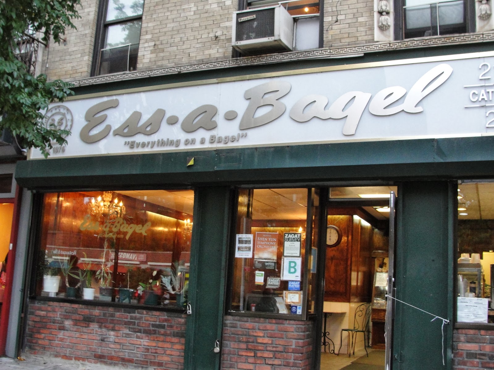 Cafe La La Ess A Bagel On 1st Avenue New York Ny