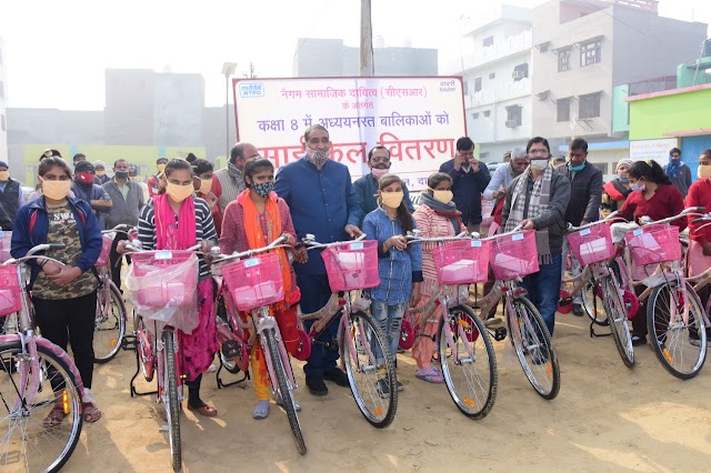 एनटीपीसी दादरी के सीएसआर अन्तर्गत माननीय विधायक दादरी द्वारा 53 बालिकाओं को साईकिलें वितरित की गयीं।  