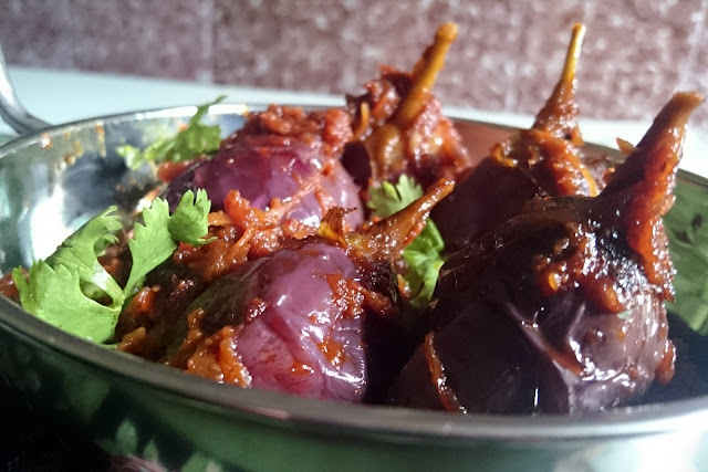 Ennai kathrikkai / Masala Stuffed Brinjal