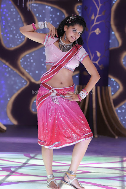 Tapasee Pannu Latest Hot Navel and Thigh Show