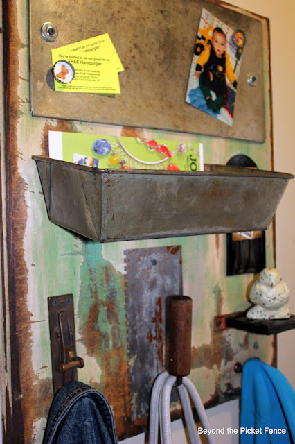 message board, junk, repurposed, organization, http://bec4-beyondthepicketfence.blogspot.com/2016/03/repurposing-little-junk.html