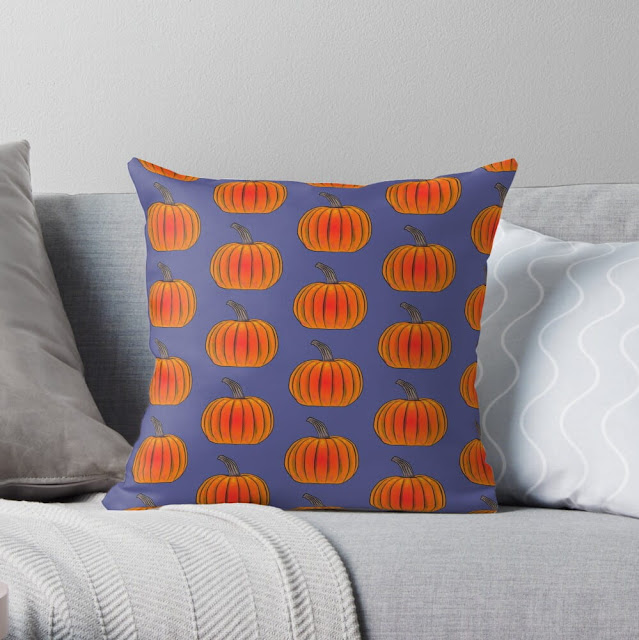 A pillow with a pumpkin pattern / Tyyny, jossa on kurpitsakuvio