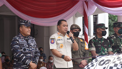 Bersama Wali Kota Surabaya, Danlantamal V Sambut Pataka “Jer Basuki Mawa Beya”
