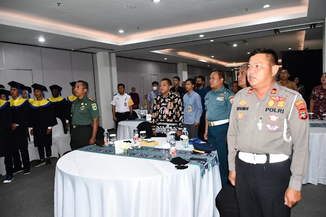 KBO Satlantas Polres Kota Menghadiri Wisuda Peserta Didik LKP Papua Terdepan Tahun Akademik 2022