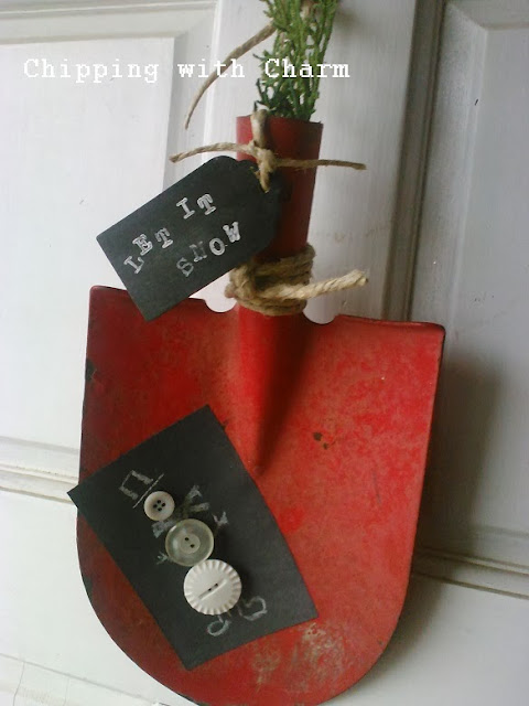 Chipping with Charm: Red Shovel Photo Holder...http://www.chippingwithcharm.blogspot.com/