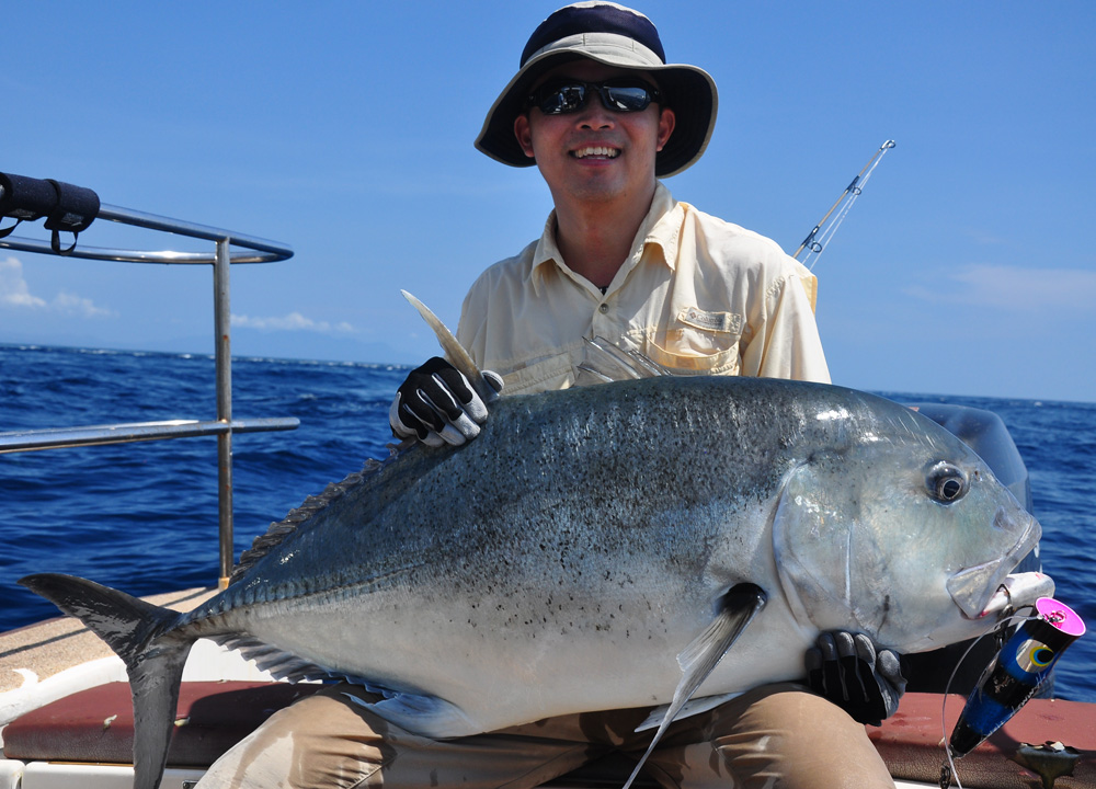  proangler and renowned guide Ken from Taiwan and Maverick from Sarawak