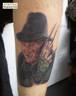 Fred Kruger tatuado na perna<br />