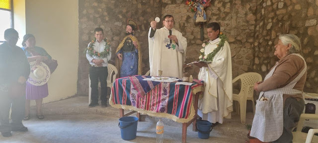 Gott sei Dank und allen Freunden, die ein Sandkorn dazu beigetragen haben, dass diese Arbeit Wirklichkeit werden konnte. Damit unsere Brüder auf dem Land im Glauben an den auferstandenen Christus Jesus wachsen können. Marcoma - Potosí - Bolivien