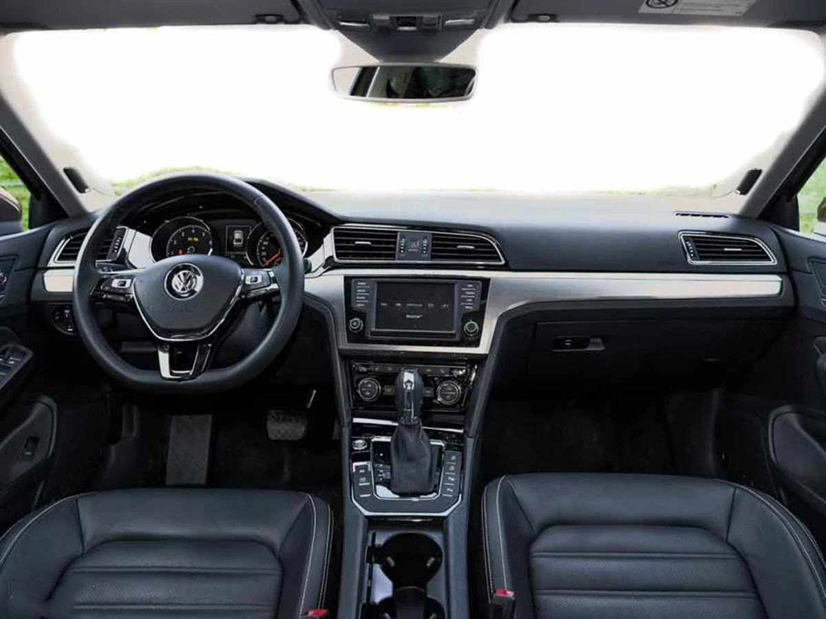 Volkswagen Lamando - Golf Sedã - interior