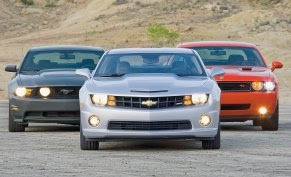 Camaro Challenger on Camaro Ss Vs  2010 Ford Mustang Gt  2009 Dodge Challenger R T   Video