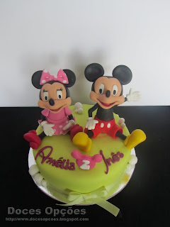 Bolo com a Minnie e o Mickey 