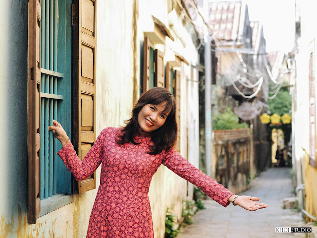 Ao Dai photography tour in Vietnam's yellow city: Take portrait photos with Japanese bridge, ancient houses, Hoai river in Hoi An