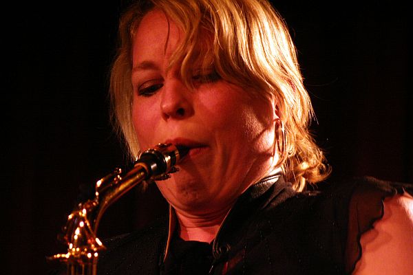 TINEKE POSTMA  Saxofón