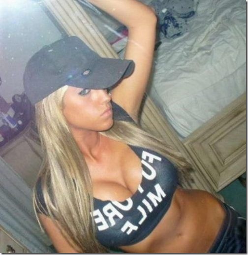 sexy-girls-cleavage-caught-6