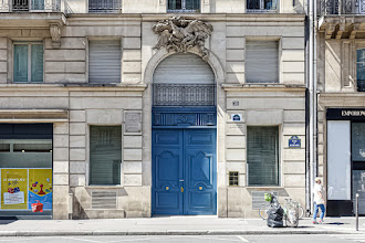 Paris : Dragon du 50 rue de Rennes, mémoire de la Cour du Dragon disparue, fantôme d'un pittoresque passage artisanal à Saint-Germain-des-Prés - VIème