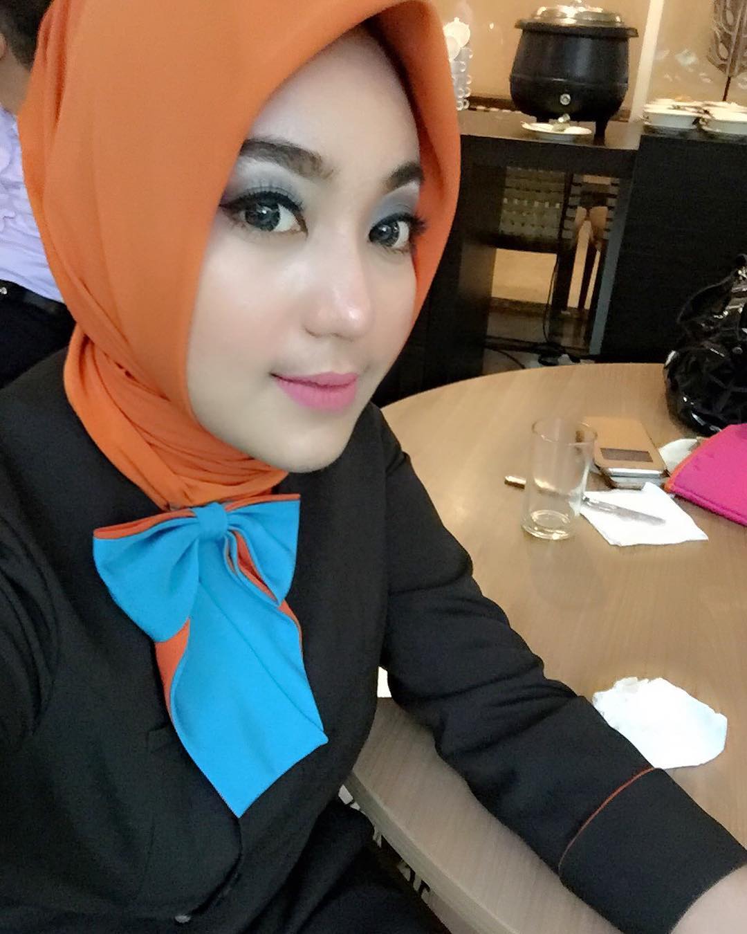 Koleksi Foto Teller Bank  BNI pakek Jilbab Cantik  Terbaru 