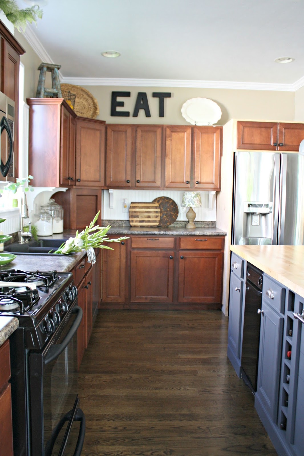 Building Cabinets up to the Ceiling from Thrifty Decor Chick