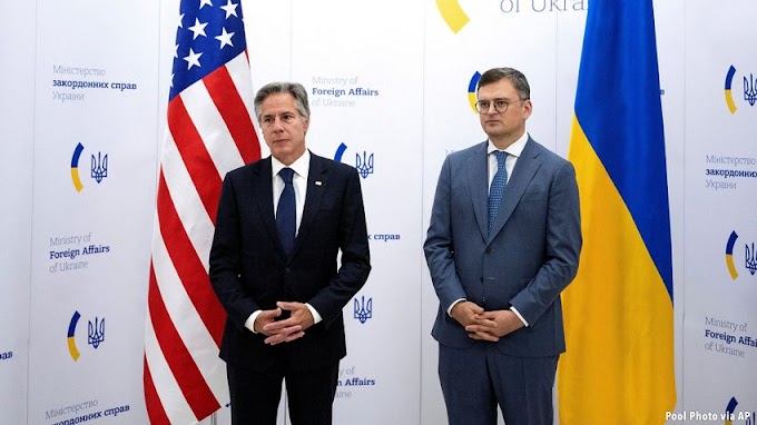 Két adag sültkrumpli fölött, remegő kézzel egyeztetett az ukrán és a másnapos amerikai külügyminiszter 