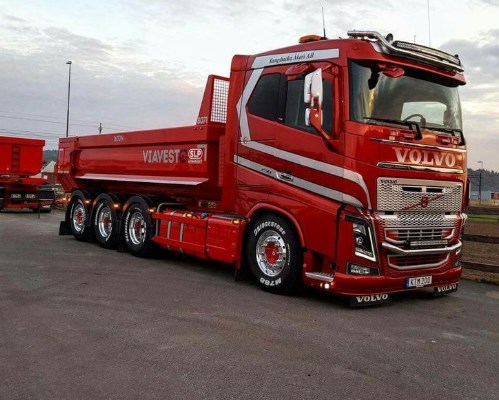 foto truk dump Volvo FH16 8x4 