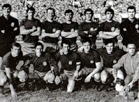 Selección de ESPAÑA - Temporada 1970-71 - Iríbar, Sol, Gallego, Tonono, Benito, Violeta, Miguel Reina; Rexach, Claramunt, Amancio, Uriarte, Churruca y Ángel Mur (masajista) - U.R.S.S. 2 (Kolotov y Chevchenko), ESPAÑA 1 (Rexach) - 30/05/1971 - Eurocopa de Bélgica 1972, fase de clasificación - Moscú (URSS), estadio Lenin - Alineación: Iríbar; Sol (Antón, 67'), Gallego, Tonono, Benito; Claramunt, Violeta (Lora, 60'), Uriarte; Rexach, Amancio y Churruca