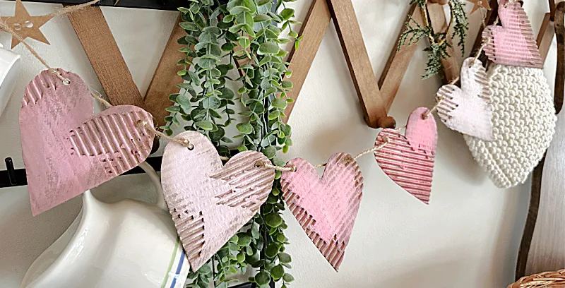 corrugated hearts on pegs