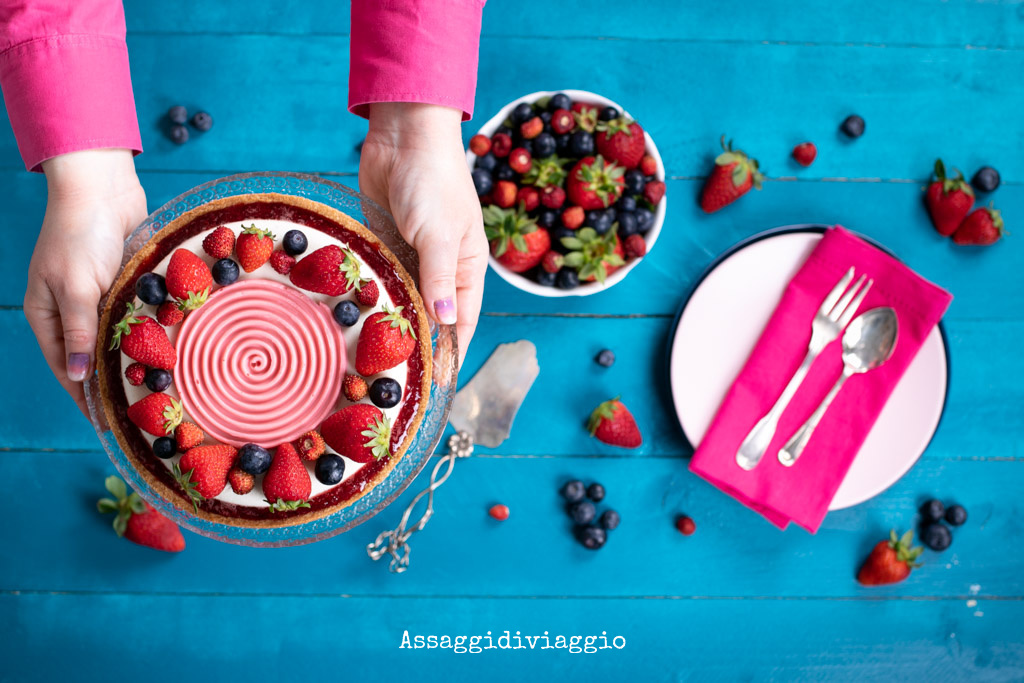 Crostata ai frutti di bosco e mousse di ricotta ai fiori d'arancio