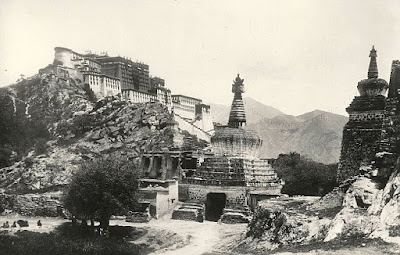 http://www.dailymail.co.uk/news/article-1317360/Tibet-1903-photographs-secret-kingdom-auctioned-off.html