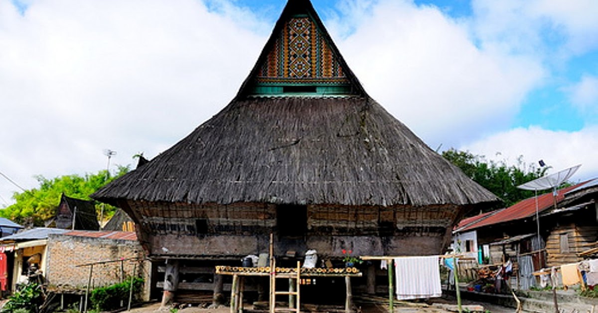 Rumah adat merupakan salah satu aset kebudayaan bangsa ini. Travel Indonesia: Rumah Adat Batak Karo