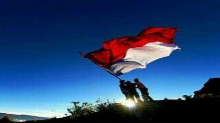 Kumpulan puisi tentang pengibaran bendera merah putih