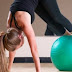 5 απλές ασκήσεις για γράμμωση σε όλο το σώμα με μπάλα γυμναστικής!